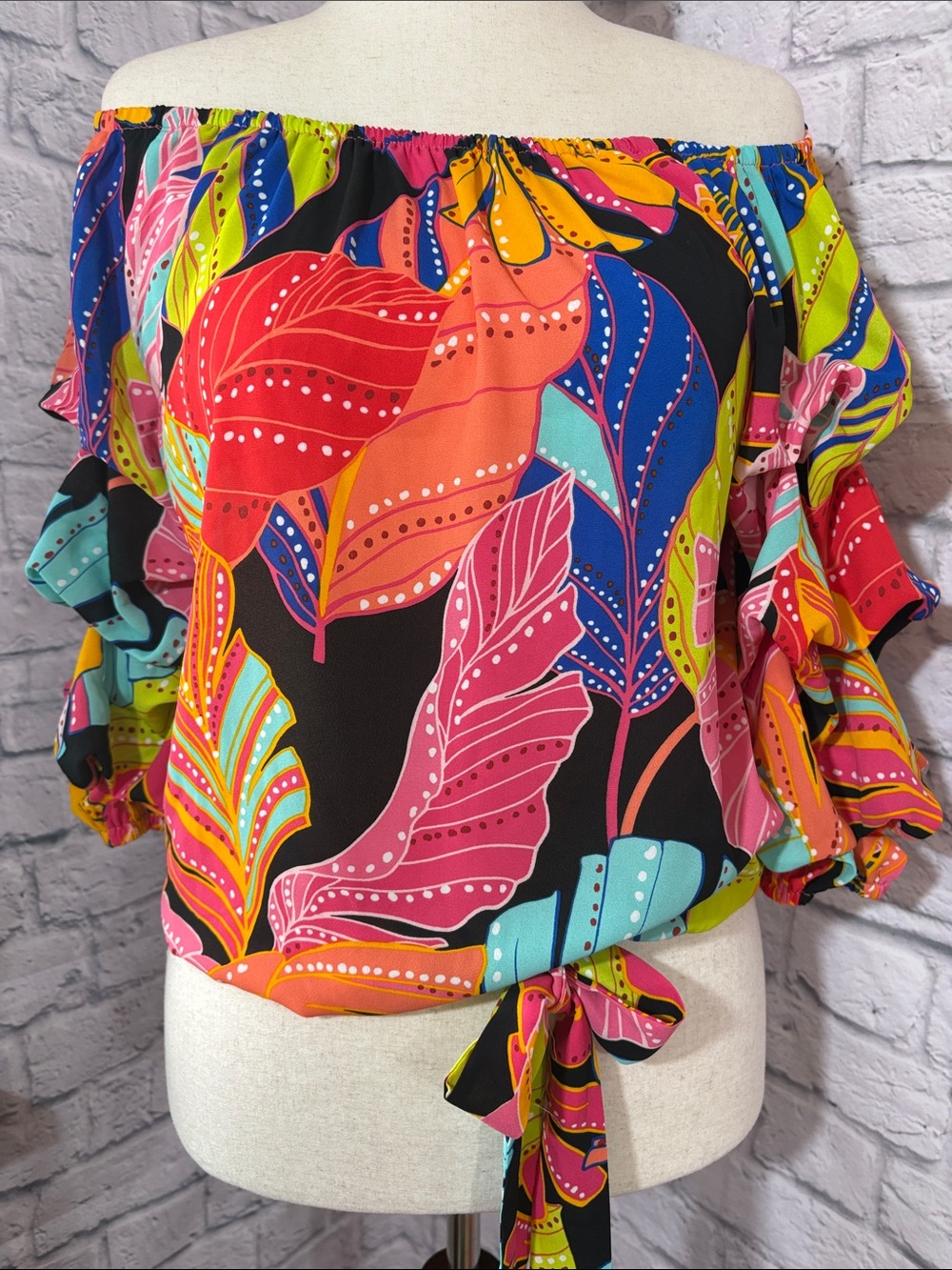 CeCe Vibrant Colorful Tropical Print Off/On the Shoulder Tie-Front Fiesta Top M